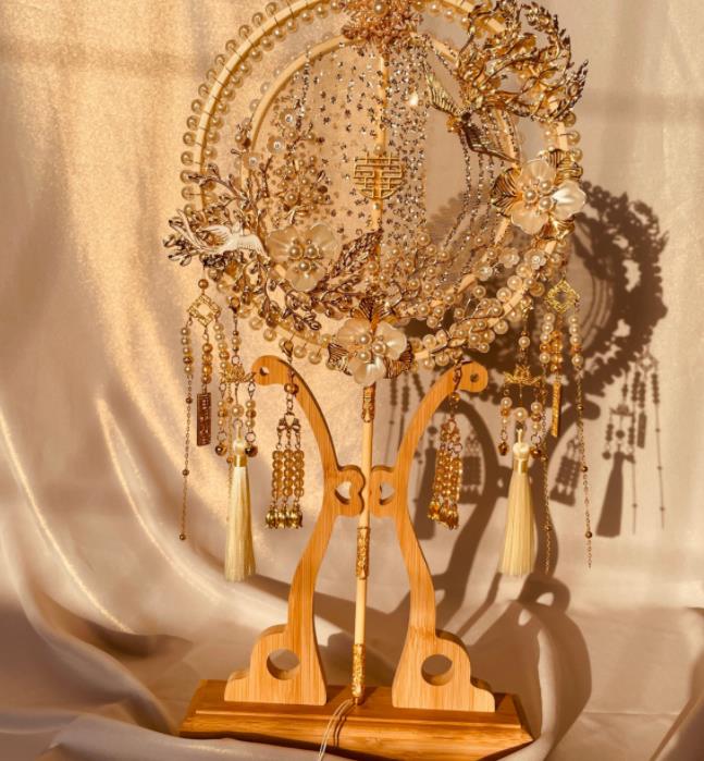 結婚喜扇秀禾扇中国式結婚式赤 シャンパン色花嫁扇子お嬢様風ハロウィン扇子団扇コスプレ 可愛いお姫様夏暑い涼しい雑貨手作り扇宮殿扇子古典舞踊扇子 ふあふあファー きれい片面飾り扇子せんす漢服古風扇子踊りダンス扇子宮扇手持ち破雲扇工芸扇長柄ハイエンドプレゼント