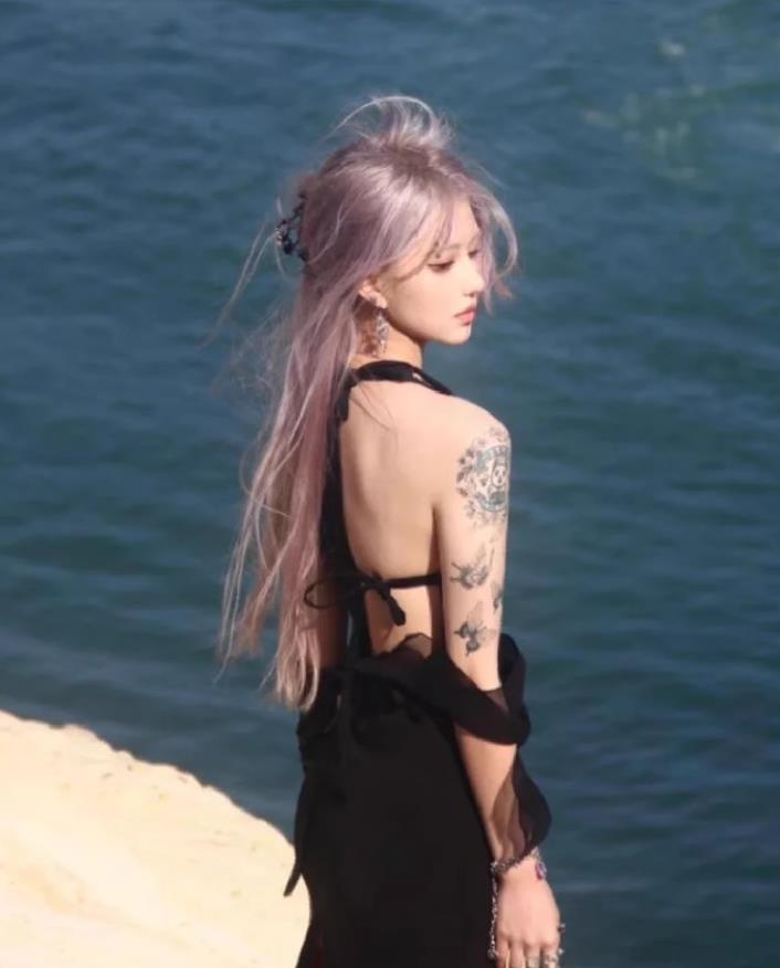 【グレーパープルウィッグ】Lo姫様アニメコスプレウィッグ フルウィッグ カールウェーブ 黒ロングウィッグ 高級耐熱 クラブ個性少女人形ロリータ/ エレガントjk フル偽毛レディースウィッグ全頭かつらコスプレウィッグ パーマ ウェーブロングヘア日常用長い