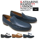 ★KATHARINE HAMNETT LONDON キャサリンハムネット アッパー：牛革（天然皮革） カラー：ネイビー ソール：合成底（ラバー） ヒール：約2．2cm（ローヒール） ウェイト：約320g（左足/25.5cm） ワイズ：表示なし（2〜3E相当でゆったり） 生産地：バングラディッシュ モカシンデザインでカジュアルに履ける メンズドライビングシューズの最新モデル！ シンプルなスリップオン（紐なし）で ファッションを選ばずオフカジュアルから パーティーシーンまで大人の遊び心をくすぐる1足！ ラバーヒールと軽量な仕上がりで 革靴ながら足当たりが柔らかく履き心地◎！ キャサリンハムネットの靴らしく細部まで おしゃれに力を入れています! ※新品から使用前に防水スプレーを散布頂ければ より防水・防汚効果が高まります！ ＜＜お手入れ用品はこちらをクリック＞＞★★キャサリン ハムネット ロンドン/KATHARINE HAMNETT LONDON★★ トラディショナルなUKのイメージに キャサリンの斬新的な感性をミックス クラシックなUKのスタイルとキャサリン独自の メッセージ性・社会性のある独自デザインが 見事に調和したキャサリンハムネットを代表するモデルです。 スーツに映える美しいデザインを是非ご堪能下さい♪ ★足入れは標準タイプの革靴サイズになっております。 （サイズにご不安がある場合はお気軽にお問合せ下さい。 実測は出来ませんがお電話・メールにて、弊社わかる範囲にて お答えさせて頂きますのでどうぞよろしくお願い致します。）