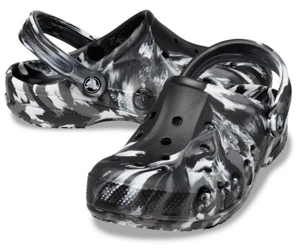 サイドにクロックスのロゴマークを切り抜いたクロックス バヤマーブルクロッグCROCS BAYA CLOG　206935-066