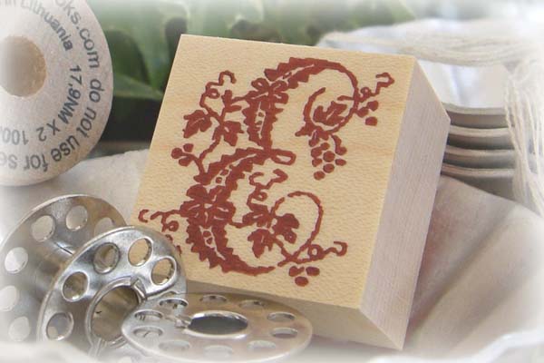 【楽天スーパーSALE半額】お花の刺繍 Eイニシャルスタンプ