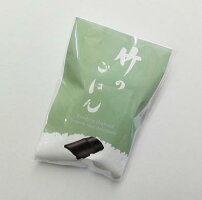 『竹炭:竹のごはん』ご飯の変色や臭いの発生を抑えます。