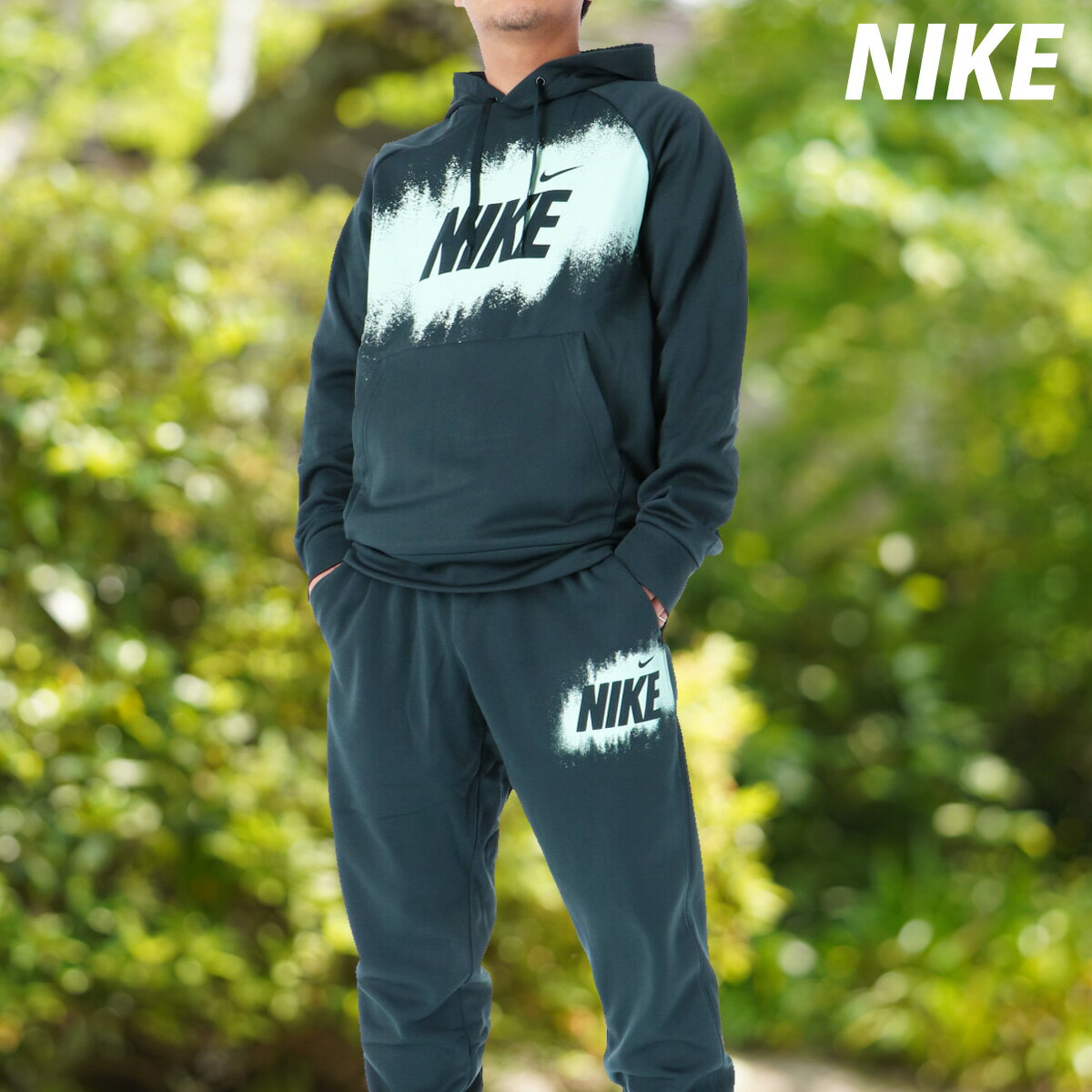 ブランドNIKE(ナイキ)商品名TF フリースプルオーバー L/S フーディ・ジョガー パンツ GFX分 類メンズ スウェット上下(セットアップ)素 材ポリエステル100%カラーグリーン(390-390)緑/シーウィードサイズ【メーカー規格(cm)】Mサイズ : 身長155-176、胸囲91-97、ウエスト78-85Lサイズ : 身長176-185、胸囲97-103、ウエスト84-91XLサイズ : 身長176-185、胸囲103-109、ウエスト90-972XLサイズ : 身長176-185、胸囲109-115、ウエスト96-103【参考実寸値(cm)】Mサイズ : 着丈65、身幅54、股下67、総丈95、ウエスト幅37、ウエスト最大伸長46生産国中国生地感裏地に柔らかな起毛を使用した秋冬向けのスウェット素材です。秋口から春先までの寒い時期がオススメです。備 考バックプリント/なし上着ポケット/ファスナーなし上着すそ/ヒモなしフード/あり 取り外し不可 ヒモありパンツウエスト/ヒモありパンツポケット/ファスナーなしパンツすそ/ヒモなし ファスナーなし裏地/起毛ウェットクリーニング洗濯機洗い可家庭洗濯※モデル身長(男性165cm、着用サイズM)※上下セットは独自にラインナップより組み合わせて販売しています。 ※「アウトレット」の表記は、割引率30%以上の商品を表します。中古品や傷物ではなく未使用新品です。※当店の商品は全てメーカー正規品となります。商品画像の色合いは現物に近づけるよう努めておりますが、モニター環境などにより違いが生じることがあります。 ※メーカー希望小売価格はメーカーカタログに基づいて掲載しています。スポーツウェアやトレーニングウェアを豊富にラインナップ。S・O・XOサイズも揃え、快適なフィット感であらゆるスポーツに最適。 高級感のあるスウェット上下セット。スポーツはもちろん、ルームウェアや部屋着としても快適な着心地。動きやすく、リラックスシーンにも最適なスエットセット。小学生高学年・10代~・中学生・高校生・大学生・大人(20代・30代・40代・50代・60代・70代・80代~)まで、まで幅広く対応。 スポーツに最適な動きやすいhoodie。快適な着心地でトレーニングやアクティブシーンに最適。 動きやすく快適なスポーツウェア上下セット。セットアップ仕様でトレーニングやカジュアルにも最適なデザイン。小学生高学年・10代~・中学生・高校生・大学生・大人(20代・30代・40代・50代・60代・70代・80代~)まで、まで幅広く対応。 【2025年最新】 メンズの筋トレ、ジムウェア、スポーツウェア!男女兼用で大きいサイズ(3L・4L・5L)も有。練習着・運動着・運動服として、通勤・通学・部活・クラブ活動・クラブチーム・学校行事・運動会・体育祭にも最適。小学生高学年・10代~・中学生・高校生・大学生・大人(20代・30代・40代・50代・60代・70代・80代~)まで、まで幅広く対応。アウトドアやユニフォーム、ジャージメンズとしても人気。誕生日・バレンタイン・父の日・敬老の日のプレゼントやギフトにおすすめ!卒業・卒団記念や実用的な贈り物としても◎。おしゃれで機能的なウェアをタケスポのネット通販でチェック!メンズ 紳士 男性向け アイテム 敬老の日ギフト にもおススメ!センスの良いお子様から 敬老の日 プレゼント 孫 からとしてもとても喜ばれます。長く続いてきた信頼のある当店は ネットショッピング を普段されない方にもおススメ!安心のブランド正規取扱い店として、多くの方にご購入いただいています。 冬に最適な裏起毛スウェットセットアップ。暖かくもこもこの着心地で、防寒対策も万全。カジュアルファッションにも馴染むおしゃれな防寒着。 動きやすく快適なメンズ 紳士 男性向け スウェット上下セット。スポーツやトレーニング、カジュアルウェアとしても最適な一着。 運動着 部活 ジム トレーニング フィットネス ランニング アクティブ スポーツブランド【グループ店舗紹介】★限定ジャージのタケスポとは★スポーツウェアのことなら限定ジャージのタケスポにおまかせ!毎日お得な価格でご提供!常設セール会場あり!SALEアイテム、送料無料商品やLINEお友達登録で200円OFFクーポンなど、お得な特典が盛りだくさん!年間10万着のセットアップアイテムを販売するジャージ専門店として、楽天ランキング常連の信頼と実績があります!あす楽商品は土日祝も配送対応ですぐにお届け!急ぎのご注文にもバッチリ対応いたします!国内外の有名ブランド取り扱い店、エスラッドブランド公式販売店として、ブランド正規品を安心してお買い求めいただけます。2004年から楽天市場で愛され続ける老舗店舗として、お問い合わせから配送まで心を込めてサポート!タケスポ限定・別注アイテムも豊富に取り揃え、他店では手に入らない特別なスポーツウェアをお探しの方に最適です!★オリジナルスジャージのno-styleとは★スポーツライフスタイルを中心としたカジュアルでスポーツストリートスタイル、スポーツファッションの専門店です。★競技とスイムのアスリートスポーツとは★チームウェアや競技に合わせたアイテムを網羅したアスリートに嬉しいアイテムをそろえたショップです。【よくご利用いただく季節のイベント・スポーツシーン】当店全品ラッピング無料!(ラッピングはタグカットのため返品交換不可・ご希望の場合→配送欄へ「ラッピング希望」)1月 正月 お年玉 成人の日 新春マラソン 初泳ぎ、2月 バレンタインデー スキー スノボ ウィンタースポーツ、3月 ホワイトデー 卒業 卒団 春休み 新学期準備、4月 入学 進級 新生活 新年度 部活動開始 春季大会、5月 ゴールデンウィーク こどもの日 母の日 運動会 春季水泳大会、6月 父の日 梅雨対策 インドアスポーツ、7月 七夕 夏季水泳大会 プール開き 海水浴、8月 夏休み お盆 帰省 全国大会 夏合宿 水泳教室、9月 敬老の日 シルバーウィーク 秋季大会 新人戦、10月 孫の日 運動会 学園祭 体育祭 ブライダル ハロウィン マラソンシーズン、11月 勤労感謝の日 駅伝 秋季水泳大会、12月 クリスマス 大晦日 冬休み 冬季合宿 年末マラソン 成人祝い 卒業祝い 卒団祝い 入学祝い 入部祝い 結婚祝い 誕生祝い 就職祝い 優勝祝い 大会出場祝い 記録更新祝い 引退記念 ギフト 贈物 贈り物 贈りもの 贈答品 記念品 誕生日 チーム用品 部活ギフト コーチへの感謝 応援グッズ
