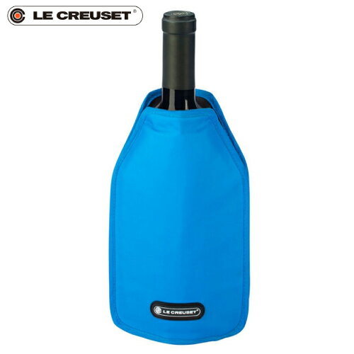 ●特長 □持ち運びに便利なワインクーラー。 □事前に冷凍庫に入れておけば、いつでもワインを冷やせます。 □ボトルの上からかぶせるだけなので、取り扱いも簡単です。 □側面の素材に収縮性があり、ほとんどのボトルに装着できるユニバーサルデザイン。 □ワイン、シャンパン、スパークリングワインのいずれにも使用可能なので、ホームパーティーや野外での使用にも便利です。 ●仕様 □メーカー：LE CRUESET（ル・クルーゼ） □カラー：マルセイユブルー □本体サイズ（約）：幅15.5×厚2×高23cm □重量（約）：490g □素材：ナイロン、ポリエステル、保冷剤（プロピレングリコール） □原産国：中国
