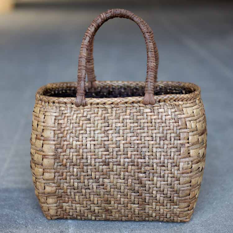 樂天商城 - 【4/28正午〜5/6まで！3,980円（税込）以上で先着300名様におまけ付！】くるみ丸編み手提げ籠バッグ（表皮）