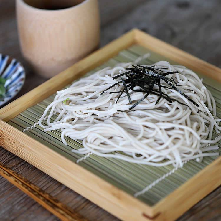 【6/4 20時から10％OFF】食卓に水切りの滴が落ちない竹製箱型すだれ蕎麦皿