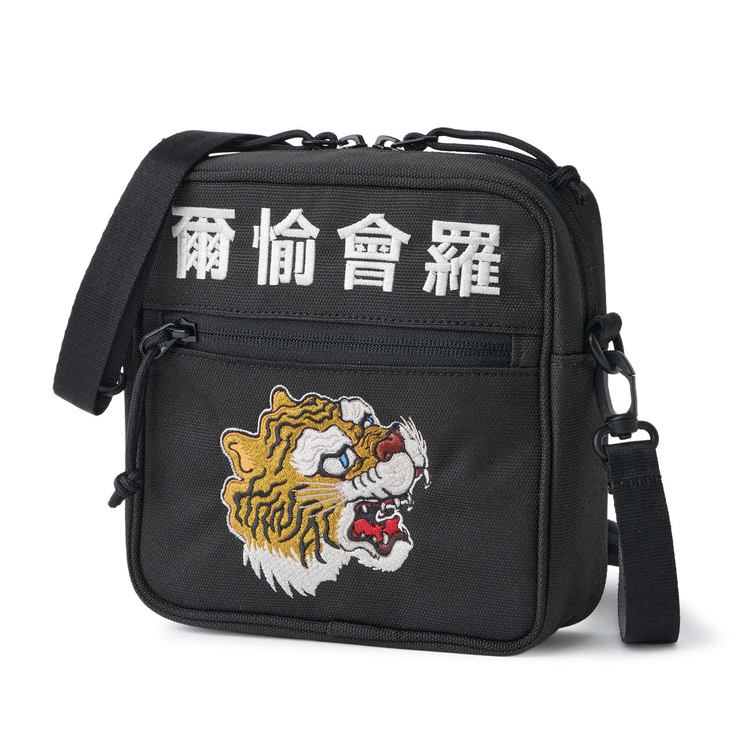 Rakuten - 【365日出荷対応】 ニューエラ ショルダーポーチ コラボ メンズ レディース バッグ ショルダーポーチ 山本寛斎氏 虎 爾愉會羅 小型 1.5L 無地 14858865 NEW ERA ブランド