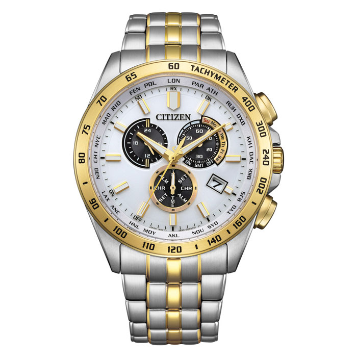 CITIZEN(シチズン) CITIZEN COLLECTION（シチズン コレクション） シチズンコレクションのロングセラー、グローバル電波時計モデルに新色が仲間入り。ゴールド×シルバーの存在感あるデザインが、大人の腕元に華やかさを添えます。 やや大きめの43mmケースを採用したエコ・ドライブ電波時計。定期的な電池交換や時刻合わせ不要の手軽さ、夜光付きの太い針とインデックスによる視認性の良さが魅力です。 バンドの中ゴマには、ミラー仕上げのゴールドラインをアクセントとしてプラス。文字板、針、りゅうずにもゴールドのパーツを使い、華やかな印象を演出しています。 ブランド名CITIZEN(シチズン) CITIZEN COLLECTION（シチズン コレクション） 素材・ガラス：サファイアガラス（無反射コーティング） ・ケース：ステンレス　一部めっき（イエローゴールド色） ・バンド：ステンレス　一部めっき（イエローゴールド色） サイズ（約）厚み： 12.0mm 横幅：43.0mm ※ケースの横幅は、りゅうず及びりゅうずガードを含まず、9時位置のセンサーを含めた寸法（設計値）です。 カラーホワイト ※実際の色と異なって見える場合がございます。 仕様キャリバー：E660［ A18SR0C］ ●精度：±15秒／月（非受信時） ●光発電： 約3年（パワーセーブ作動時） ●機能 ・パーペチュアルカレンダー ・日中米欧電波受信 ・クロノグラフ機能（1/1秒, 60分計） ●防水性能：10気圧防水 ●付加仕様 ・夜光（針＋インデックス） ・文字板部品：再生素材 ●保証期間：3年間メーカー保証（ シチズン MY CITIZENご登録によりさらに2年間プラス） ベルトのサイズ調整についてお買い上げいただいた腕時計のサイズ調整は購入時の依頼に限り当社負担にていたします。 ※調整可能なベルトの種類はステンレス・チタン素材のみとなります。 ※商品発送後の調整・再調整は往復の送料をお客様にご負担いただきます。 【依頼方法】 手首周りの実寸サイズを測定してください。 ページ内のセレクトボックス「手首周りの実寸サイズ」よりサイズを選択してください。（0.5cm単位） ※商品によりバンド調整できる長さが異なります。 ※実寸サイズに多少の余裕を持たせてサイズ調整をいたします。 ※サイズ調整が不要の場合は「調整不要」を選択してください。 配送方法宅配便 配送地域全国（離島を除く） 送料無料（当社負担） 送料区分小サイズ その他※のし・ラッピング不可/開封後返品不可/同梱発送不可 ※実際の色と異なって見える場合がございます。 ※こちらの商品は店頭販売もしている為、在庫切れになっている場合がございます。 ※採寸は人の手で行なっており、多少の誤差が生じる場合がございます。予めご了承下さいませ。
