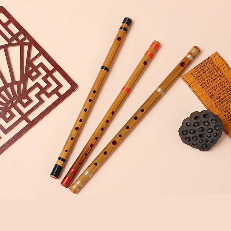 【商品コード】：y813464【カラー】木目調仕様：六本調子、七本調子、八本調子素材：竹制原産国 : 中国【この商品について】油抜き、乾燥・製管・調律などの数多くの工程を、 手作業で一管一管、丁寧に製作しています。唄口、指孔を小さめにし、さらに細身の竹を使用することで、初めての方でも高く透き通った音色を出しやすい笛となっています。天然の竹で制作されているため本体の色、模様は個々の笛ごとに異なります。本体に色むら等がある場合があります。予めご了承ください。※簡易包装となりますのでご理解の程よろしくお願いします。※手動測定による1〜3cmの測定偏差を許容してください。※モニターや光の効果が異なるため、実際の色は写真の色と若干異なる場合があります。※仕様・デザインは改良のため予告なく変更することがあります。メーカー希望小売価格はメーカーサイトに基づいて掲載しています