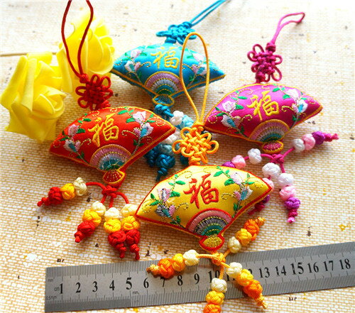 中華風結び飾り つるし飾り 両面刺繍小物 車内装飾品 中国雑