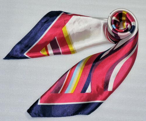 カラフル艶やかなシルク調スカーフ シルクロードの起点【西安】からの贈り物 美品激安 60角企業制服スカーフ