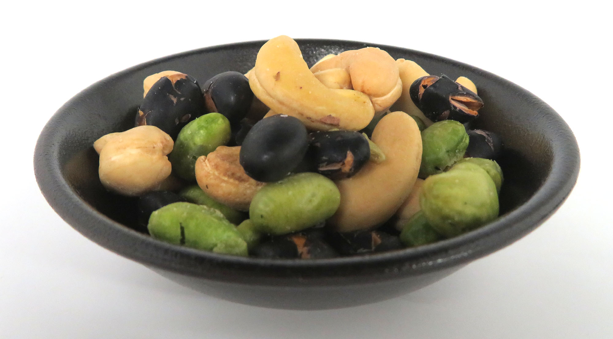 タクマ食品の50g枝豆と黒豆カシューナッツ　10袋入り｜アングル3