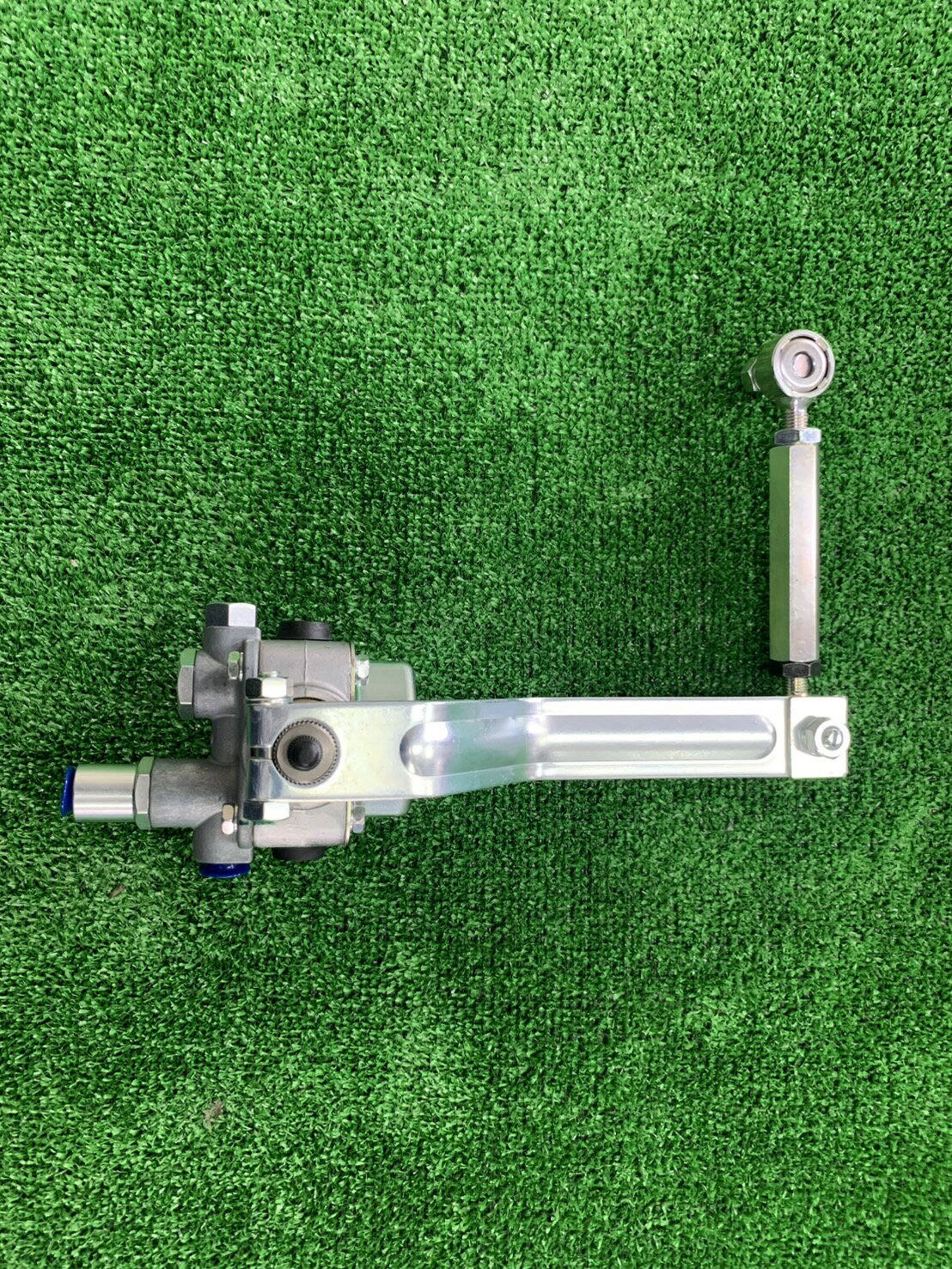 レベリングバルブ 新品 いすゞ バス用 エルガ LV 1-52130-107-0 1523000002 三輪精機新品対応