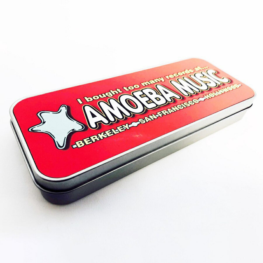 AmoebaMusic アメーバ ミュージック商品名：Amoeba Music 缶ペンケースサイズ：7.6cm ×18.6cm ×24cm色：赤素材：スチール製JAN：1119100700198文房具 ブラック レッド 筆箱 缶ペンケース アメリカン雑貨 US雑貨