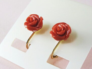桃珊瑚 バラ イヤリング (のし等ギフト対応無料) 11mmの桃色珊瑚に薔薇の花を立体的に手彫り 金具は18金イエローゴールド ネジバネタイプ 滑り止めにシリコンカバー 無染色さんご 18K
