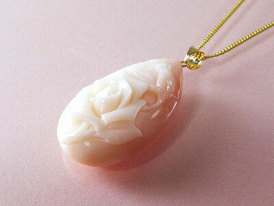 ピンク珊瑚 バラ ペンダント (のし等ギフト対応無料) 18金の金具に薔薇彫りのピンク珊瑚ペンダントトップ 金メッキチェーン付き 無染色さんご サンゴ sango