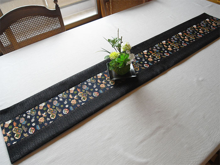 テーブルランナー【松竹梅に宝づくし】西陣織・ 金襴・ 敷物・インテリアファブリック・ランナークロス 長さ120cm 長さ変更可,母の日,父の日,敬老の日,ギフト対応