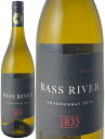 ワイン名Bass River 1835 Chardonnayワイン種別白ブドウ品種シャルドネ生産者バス・リヴァー生産地などオーストラリア　原産地呼称GIギップスランドその他備考オーストラリア屈指の銘醸地ヤラ・ヴァレーの南、より海側にある産地ギップスランド。ブルゴーニュの作り手が訪れるほど、ピノ・ノワールやシャルドネが良く育つ、今注目の産地です。 そんなギップスランドのブドウを100％使うのがこのバス・リヴァー。ギップスランドの象徴たる彼らは、並々ならぬこだわりでワイン作りを行い、この地をニュージーランドのセントラル・オタゴや、アメリカのオレゴンと並び称される地位にまで押し上げました。 今回はコンラッド東京の森ソムリエとロオジエの井黒ソムリエが、テイスティングをしながらセミナーをした動画をこちらに貼ります。味わいだけでなく、産地やブドウにまで話が及んだ、とても中身の濃い動画となっておりますので、どうぞご視聴ください。 今注目のギップスランド産優良シャルドネ！ぜひお試しください！