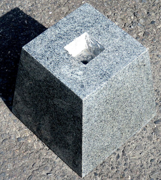 《送料無料》台形 束石 ライト・ブラック 磨き 4寸5分