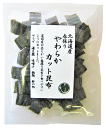 【商品名】春採りやわらかカット昆布12g 【原材料名】昆布(北海道産) 【内容量】12g 【保存方法】直射日光、高温多湿を避け冷暗所にて保存 【特徴】道南産の柔らかい春採り昆布を食べやすいようにカットしました。 (1)通常、昆布は夏採りで出汁昆布になりますが、春採りは柔らかくてワカメのように食べられます。 (2)食べやすいようにカットしました。多少海水の塩分がありますのでご注意してください。 (3)色は褐色であまり良くないですが、風味・味が良いので、こんぶ愛好家に人気。 【使用方法】 水戻し約10分 【料理用途】 湯豆腐　鍋料理にはサッと洗い、そのまま鍋にいれて下さい。　