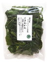 【商品名】国内産くきわかめ(ロングタイプ/塩蔵)250g 【原材料名】くきわかめ（国内産）、食塩 【内容量】250g 【保存方法】直射日光、高温多湿を避け冷暗所にて保存してください。 【特徴】 国内産　コリコリとした食感。 【使用方法】 カットしてから40分くらい水にひたして下さい。水を数回とりかえますと、早く塩抜きできます。 【料理用途】 炒め物、和え物、煮物、サラダ、麺類の具等 鮮やかな緑色とコリコリする歯ごたえが特徴です。使いやすい長さにカットして下さい。サラダ・酢の物・炒め物などに。 ※常温で発送致します。到着後冷蔵庫へ入れて下さい。　