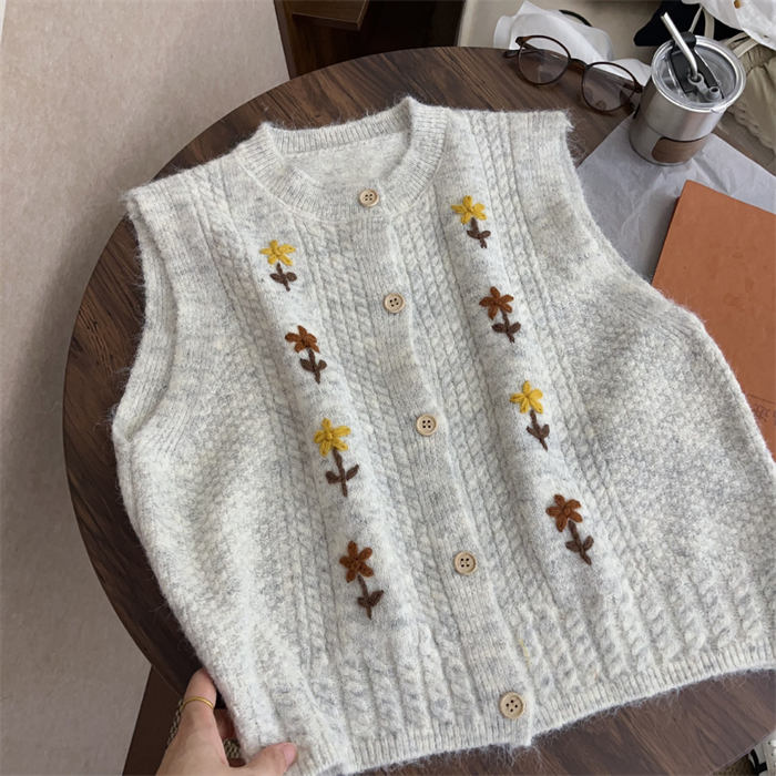 花柄 刺繍 ニット ベスト レディース コーデ 春 秋 冬 ベスト 春秋 前開き ニットベスト 春ベスト おしゃれ 着回し ショート丈 トップス クルーネック ノースリーブ シンプル カジュアル ナチュラル レイヤード 重ね着 定番 可愛い 20代 30代 40代 森ガール 送料無料