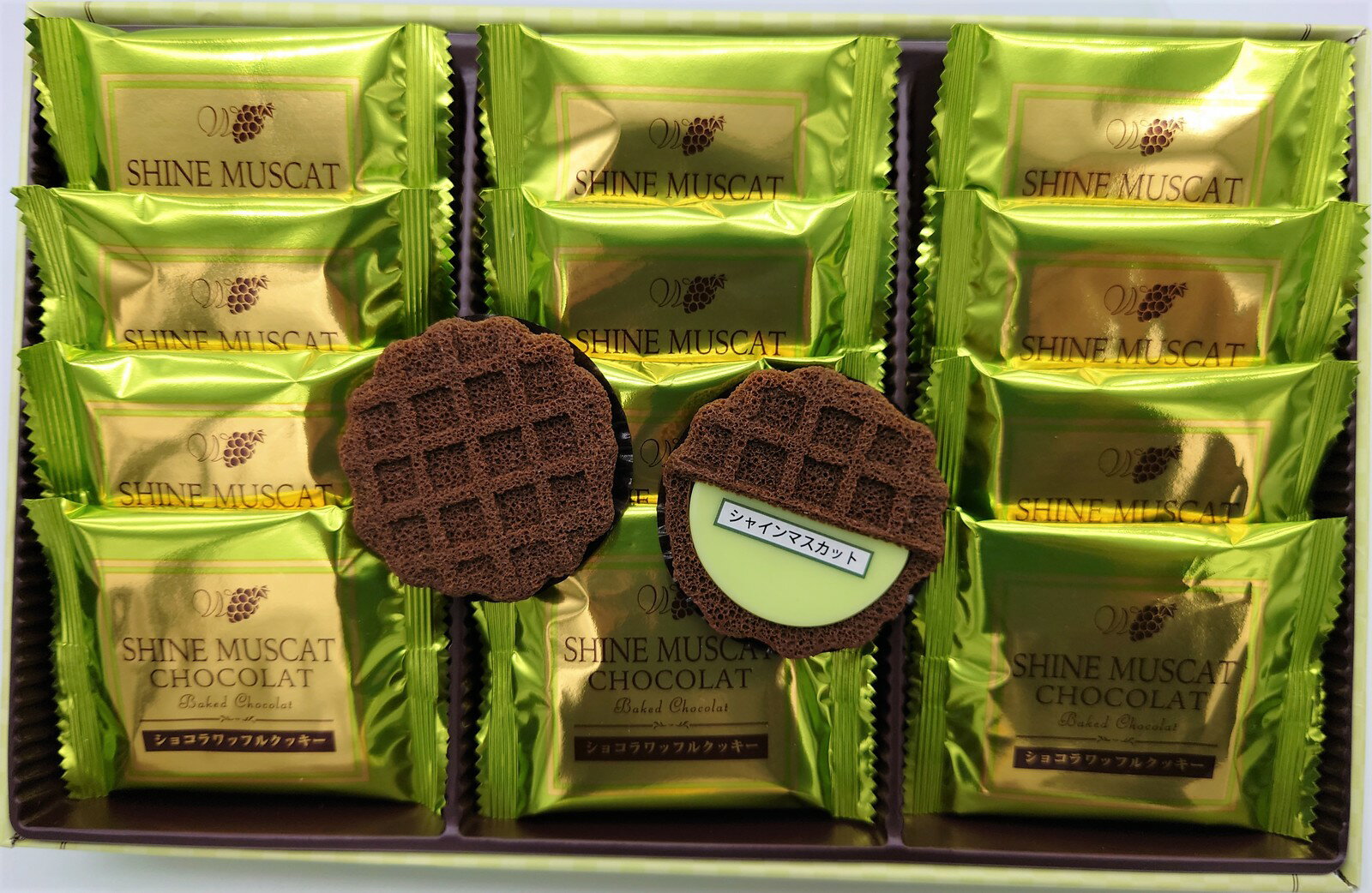 岡山県産のシャインマスカットピューレを使用した焼ショコラワッフルクッキーです シャインマスカットチョコクリームがショコラワッフルクッキーの中に入っています シャインマスカット焼ショコラ 岡山 お菓子 お取り寄せ ギフト 特産品 84 Off 岡山県 グルメ