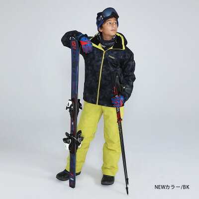 スキーウェアを着た子供