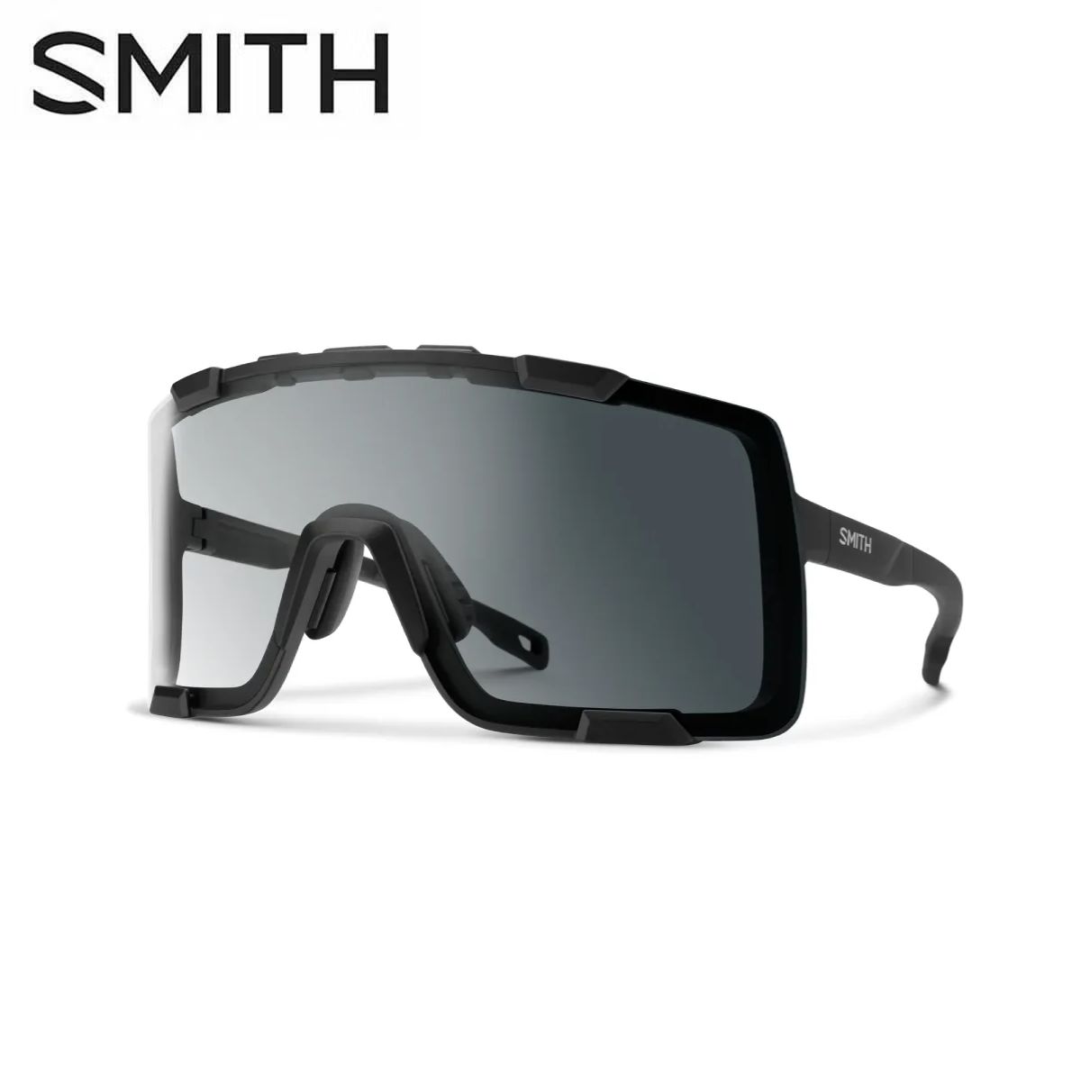 メーカー希望小売価格はメーカーカタログに基づいて掲載していますSMITH スミス サングラス■Syncline シンクライン視界を最大限に広げるラージサイズモデルSyncline。フレームとレンズの間に隙間を設けたベンチレーション機能を装備。レンズのバリエーションも多く全てのコンディションに対応。暗めなコンディションが多い日本のトレイル向けにローライトレンズを初年度から展開。異なるタイプのリテイナーに対応するテンプルデザイン。厚みの異なる2種類のノーズラバーと可変式のノーズピースがより良いフィットを実現。カラー・透過率■Matte Black / CP Photo Clear to Gray（調光）（67％ - 12％） & Clear・レンズ2セット付・4パターン可変ノイズVision・色彩を鮮明に魅せるクロマポップレンズ・水滴や汚れを落としやすくする撥水コーティングFit / Integration・スポーツアジアノーズラバー対応・4パターンのフィッティング・5ベースレンズ・ラージサイズ・ODS 5対応付属品・クリアレンズ・サングラスバッグ・2種類のノーズラバー・マイクロファイバーケース ※メーカー企画書の情報で商品登録を行っております。予告なしに商品名と仕様変更される場合がございます。