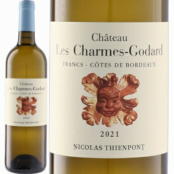 ワイン名 Chateau Les Charmes-Goderd 2021 Cotes de Francs AC 産国 フランス、ボルドー右岸 産地呼称・格付 フラン　コート・ド・ボルドーAOC 生産者 Ch.シャルム・ゴダール（ティエボン家) 品種 セミヨン 65％、ソーヴィニォン・ブラン20％、ソーヴィニォングリ 15％ 平均樹齢 50年 植栽密度 5000本/ha 単位収獲量 50hl/ha 醸造 オーク樽醗酵。澱と共にオーク樽熟成7カ月(新樽15%、500L) アルコール度 13．5％ 容量 750ml 2021Vnt生産量 15，600本 タイプ 白ワイン、辛口 サービス 9℃～13℃／now ～ 2030 インポーター モトックス　（　4997678200367　） ＊クール便はオプションで有料（250円)です。ご希望の方はクール便をご指定ください。ル・パンの所有者ティエンポン家 自慢の白ワイン 輝きのある薄い黄色をしており、トロピカル・フルーツや白桃、洋ナシを連想させるアロマはとてもフレッシュです。口当たりは豊かでなめらか、そしてフルーティーな味わいをしています。全体に余韻も長く、バランスの良いワイン。 　 サン・テミリオンの街から20km程離れた所にある人口約170人の村サン・シバールに所在するシャトー。銘醸ル・パンやヴュー・シャトー・セルタンを所有するティエンポン家が1988年に購入。同じく所有するシャトー・ピュイグローとは兄弟のような存在です。 完全に手摘み、オーク樽醗酵と丹精込めてつくる白ワインです。樽醗酵の後も8ヶ月間樽内で熟成するので、豊かなアロマとフレッシュさが融合したボリューム感溢れるワインに仕上がっています。平均樹齢30年のブドウ樹から2021ヴィンテージは15，600本のワインが生産されています。 (インポーターのリリースシートより) 　 　注目の白ワインシャトー Chateau Les Charmes-Goderd