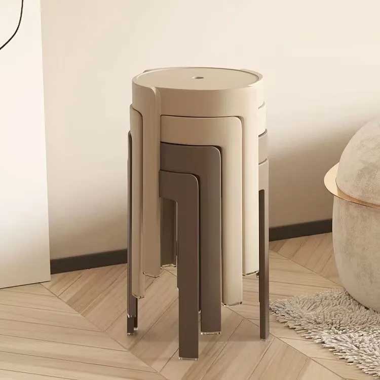 高さわずか46cmのこのスツール4脚セットは、スタッキングが可能で省スペース。持ち運びに便利です。軽..