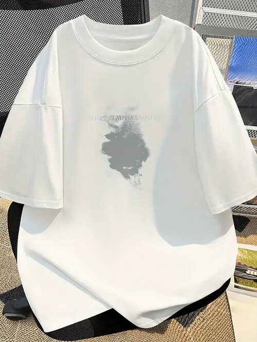 200gの白半袖Tシャツにグレーのインク染み込み模様とモコモコ文字。ユニセックスのコットン素材で、着心地がよく、通気性があり、毛玉ができにくく、変形しにくいです。