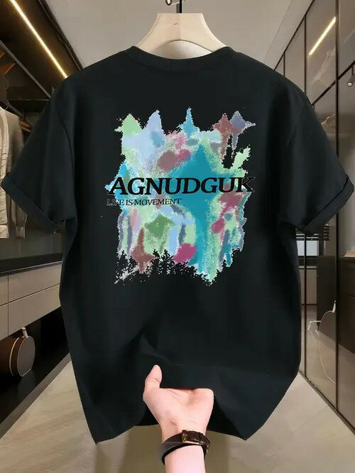 200gのブラックTシャツ。背中にはカラフルなインクの落書きが施され、エッジの効いた個性的なルックス。