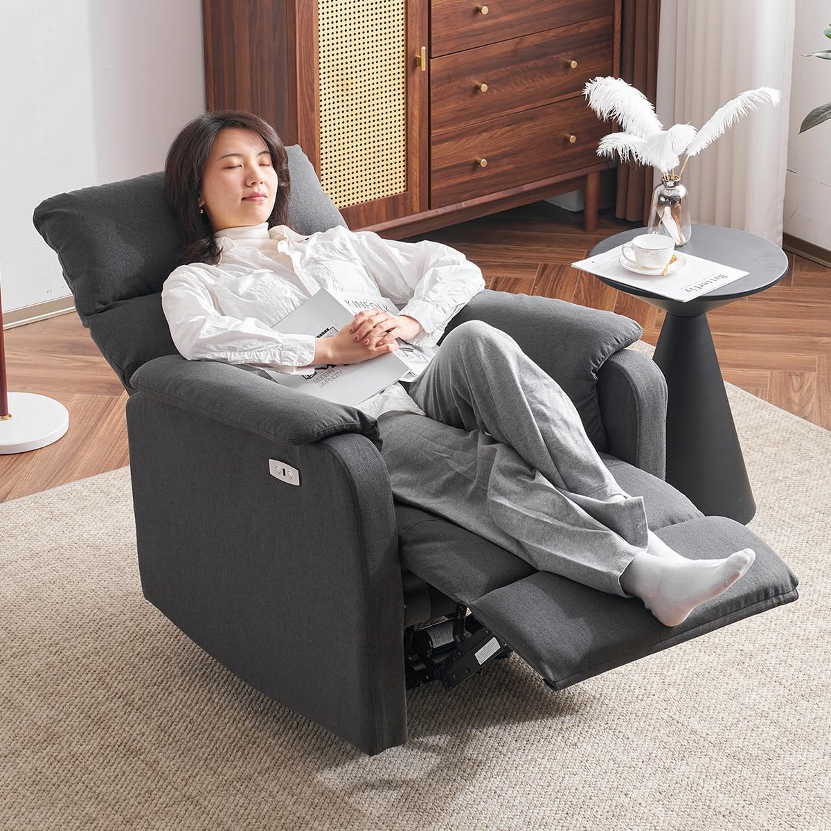 シングルシート、電動リクライニング...