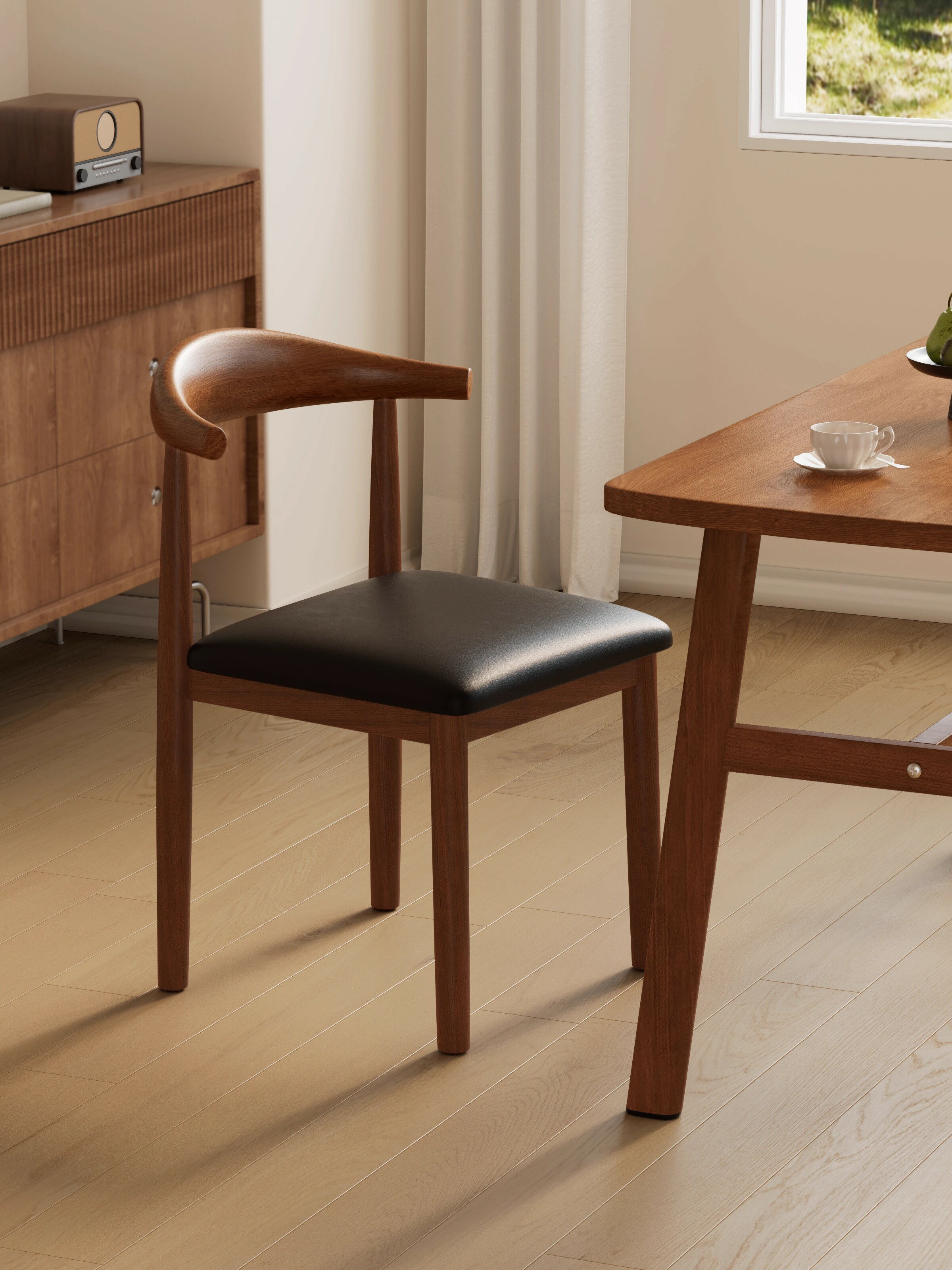 もたれ椅子は実木椅子鉄芸牛角椅子レストランの商用食卓椅子に似せている