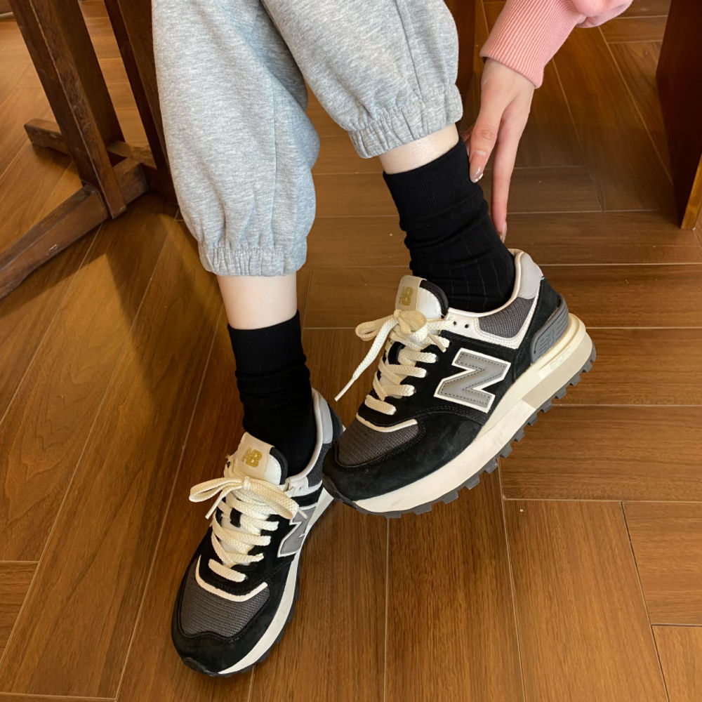 靴下 レディース秋の縦縞デザイン万能細いトリム脚