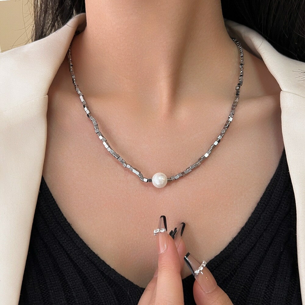 チタン鋼真珠アクセサリーニッチネックレスの韓国語バージョン 女性のシンプルな気質万能鎖骨チェーン..