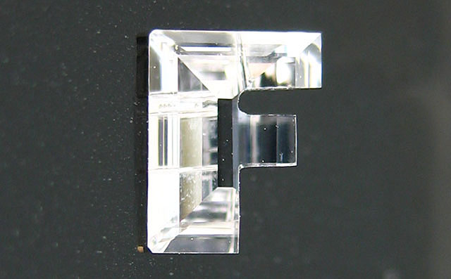 「F」字形 ダイヤモンド ルース 0.195ct, Eカラー, VS-1, 中央宝石研究所 イニシャルが「F」の方に。 【送料無料】