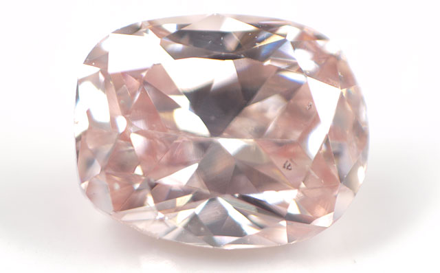 【 タイプ1aB型のレア・ピンクダイヤ 】 天然ピンクダイヤモンド ルース(裸石) 0.197ct, Fancy Orangy Pink ( ファンシー・オレンジー・ピンク ), SI-1, クッションカット 【 AGTジェムラボラトリー 】 送料無料