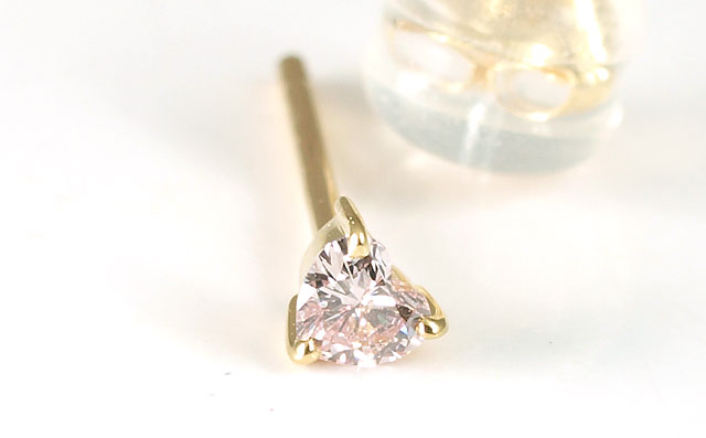 天然ピンクダイヤモンド 片耳用ピアス 18金イエローゴールド(K18YG) 0.060ct, Light Pink(ライト・ピンク), ハートシェイプ 【中央宝石研究所ソーティング袋付】【 送料無料 】