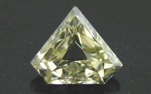 天然イエローダイヤモンド ルース(裸石) 0.136ct, Light Yellow ( ライトイエロー ), SI2, カットコーナートライアングラーモディファイドブリリアントカット 【 中央宝石研究所ソーティング袋付 】 【 送料無料 】