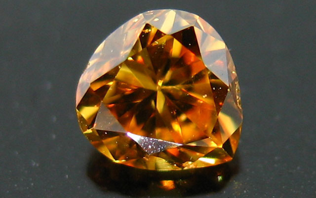 天然イエローダイヤモンド ルース(裸石) 0.109ct, Fancy Vivid Orangy Yellow(ファンシー・ビビッド・オレンジー・イエロー), SI-1, モディファイド・ハート・ブリリアント・カット　【AGTジェムラボラトリー】　【 送料無料 】 カナリー・イエロー・ダイヤモンドのレベル