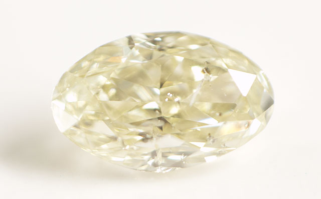 【 Under N (Very Light Yellow) カラー 】 天然ダイヤモンド ルース(裸石) 0.139ct, I-1,オーバルカット 【蛍光性はイエロー系】【 中央宝石研究所ソーティング袋付 】 【 送料無料 】