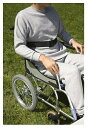 ・車椅子に乗られる方のずり落ち防止ベルトです。姿勢保持・座位保持にご使用ください。・バックルで簡単に装着できる車椅子用のシートベルトです。・2本1組のシートベルトをバックルで固定します。・車椅子の背パイプに固定するので工具が必要ありません。●サイズ／幅5×長さ約140cm（つなぎ合わせたとき）●重さ／140g●車いすの適応条件／普通型※普通型の車椅子以外（リクライニング等）には使用しないで下さい※看護者・介護者の目の届く範囲でご使用ください。※長時間の使用はおやめください。メーカー：特殊衣料タノシニア店内の類似商品介護用品 車椅子シートベルト カーバックルタイ4,917円介護用品 車椅子シートベルト背固定タイプ3,487円座面付キーパー セルフ脱着タイプ ネイビーチェ12,230円タノシニア店内の類似商品介護用品 車椅子シートベルト カーバックルタイ5,120円介護用品 車椅子シートベルト背固定タイプ3,487円座面付キーパー セルフ脱着タイプ ネイビーチェ12,070円