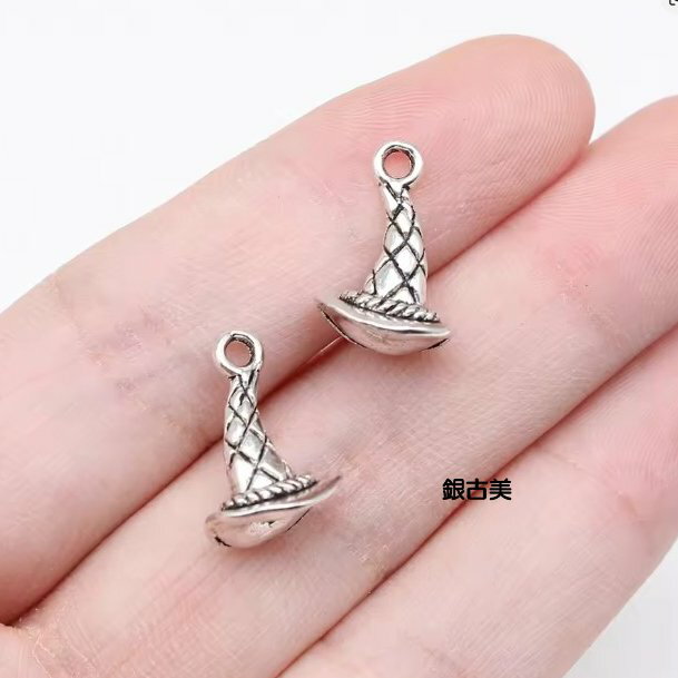 【ハンドメイドパーツ素材】アンティーク風・メタルチャーム・デコ・銀古美・帽子【d3h3p】