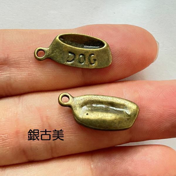 【ハンドメイドパーツ素材】アンティーク風・メタルチャーム・デコ・金古美・餌皿【b3e2p】