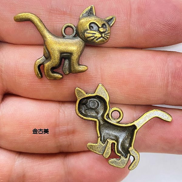 【ハンドメイドパーツ素材】アンティーク風・メタルチャーム・デコ・金古美・猫 【b10h1p】