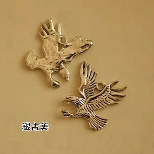 【ハンドメイドパーツ】素材アンティーク風・メタルチャーム・銀古美・鷲3【b7g1p】