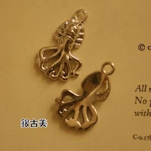 【ハンドメイドパーツ素材】アンティーク風・メタルチャーム・デコ・銀古美・タコ【a9k6p】