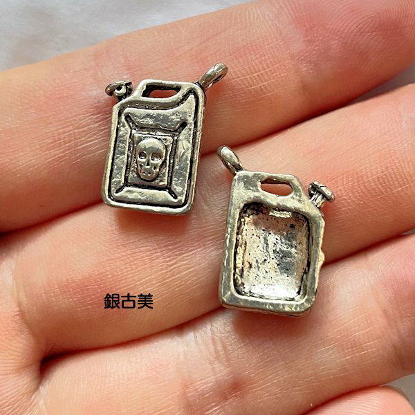 【ハンドメイドパーツ】素材アンティーク風・メタルチャーム・デコ・骸骨のライター【ac439-gasa】